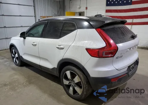 2019 Volvo Xc40 T5 Momentum z USA, uszkodzony, nr VIN YV4162UK1K2047858